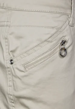Casual Fit Hose