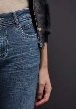 Casual Fit Jeans