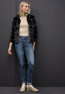 Casual Fit Jeans