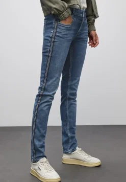 Casual Fit Jeans
