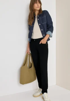 Casual Fit Jeans