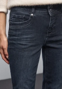 Casual Fit Jeans