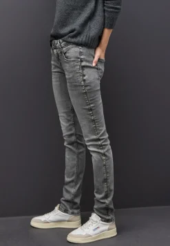Casual Fit Jeans