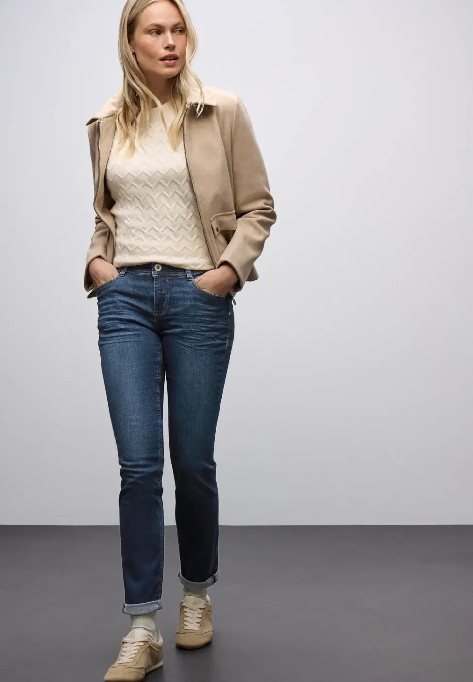 Casual Fit Jeans