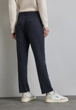 Chino im Nadelstreifen-Look