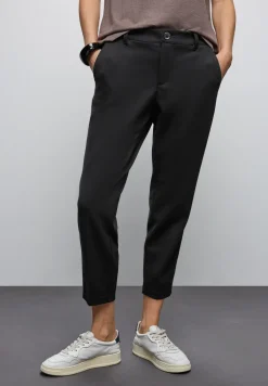 Chino mit Tapedetails