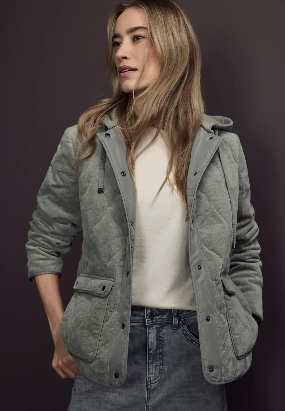 Cord Steppjacke mit Kapuze