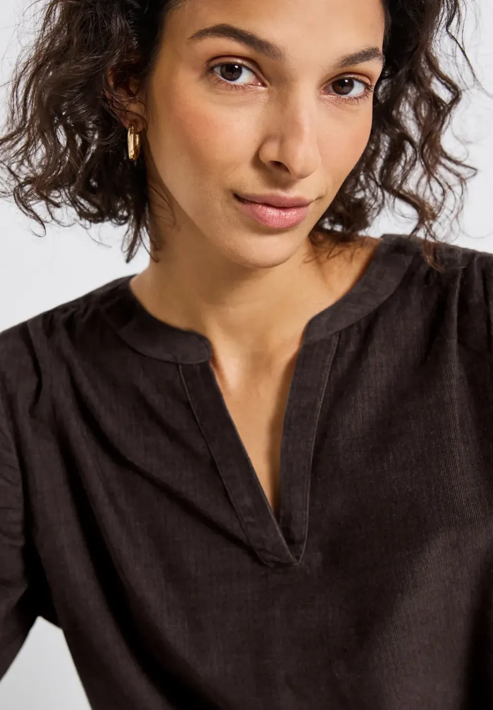 Cordbluse mit Rüschendetails