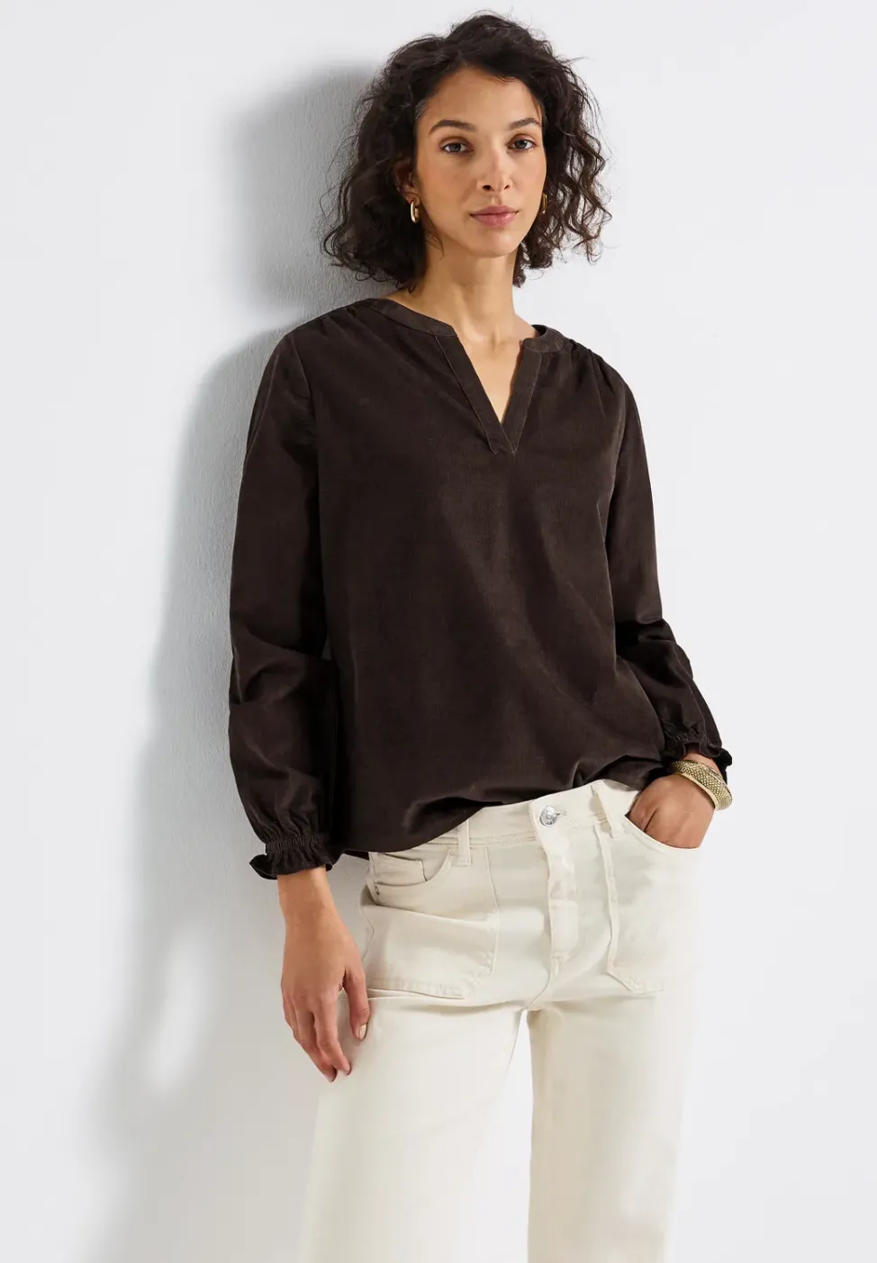 Cordbluse mit Rüschendetails