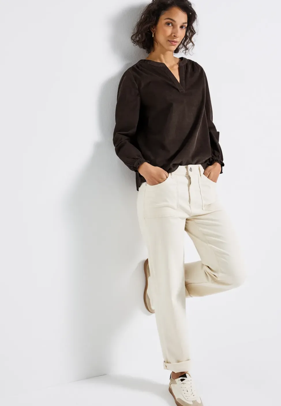 Cordbluse mit Rüschendetails