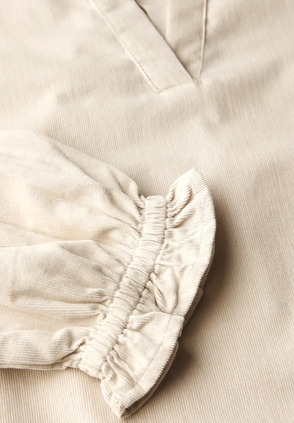 Cordbluse mit Rüschendetails