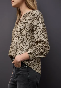 Cordbluse im Leo-Look