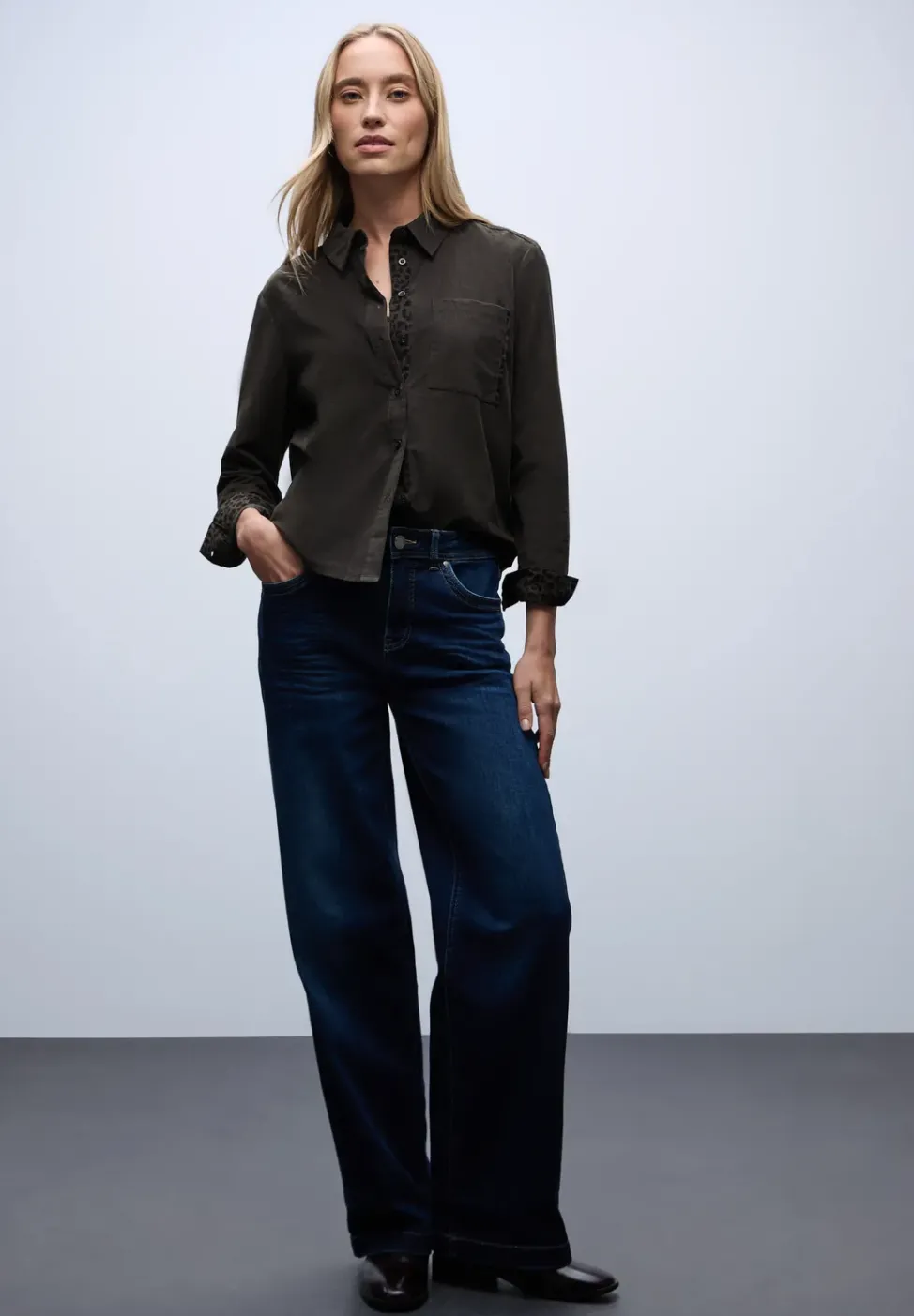 Cordbluse mit Tapedetails