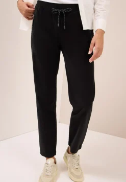 Cordhose im Causal Fit