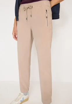 Cordhose im Causal Fit