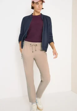 Cordhose im Causal Fit