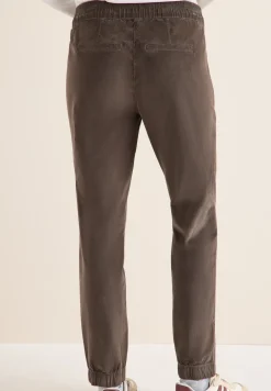 Cordhose im Causal Fit