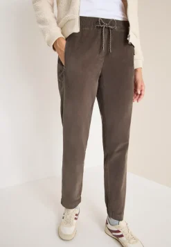 Cordhose im Causal Fit