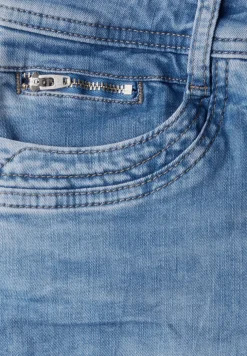 Destroyed Jeans