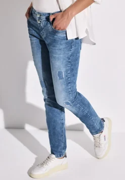 Destroyed Jeans