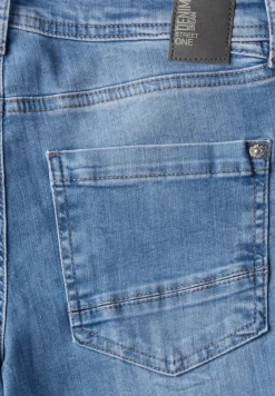 Destroyed Jeans