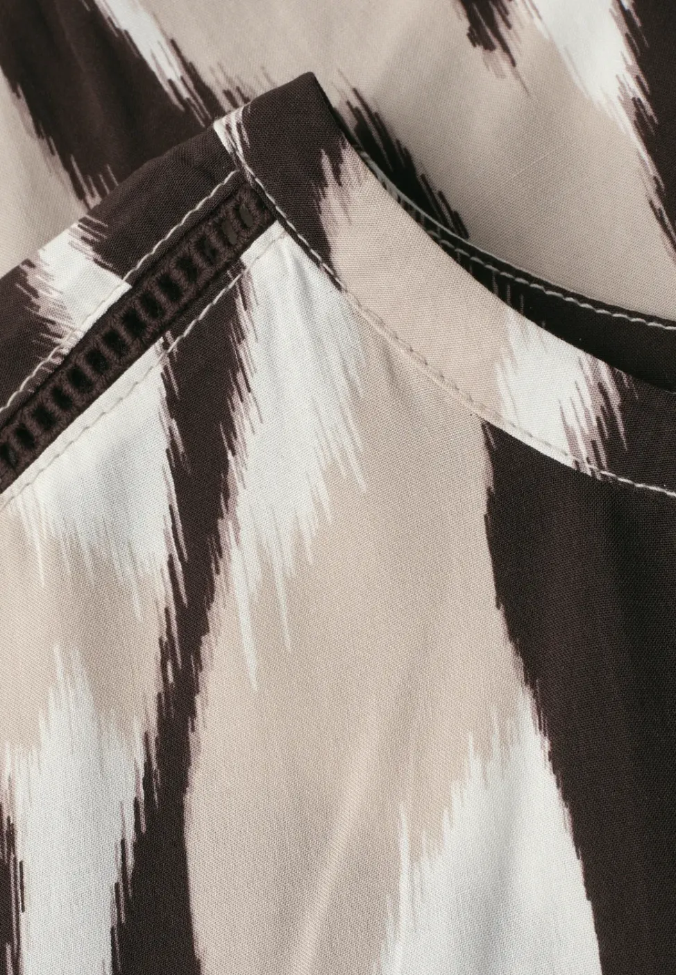 Dropped Shoulder Bluse mit Tapedetails
