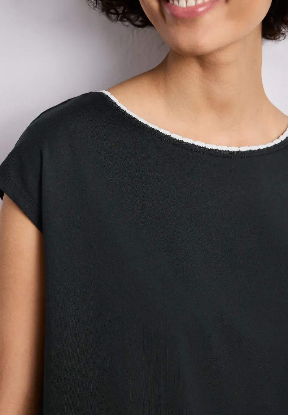 Dropped Shoulder Shirt mit Deko-Tape