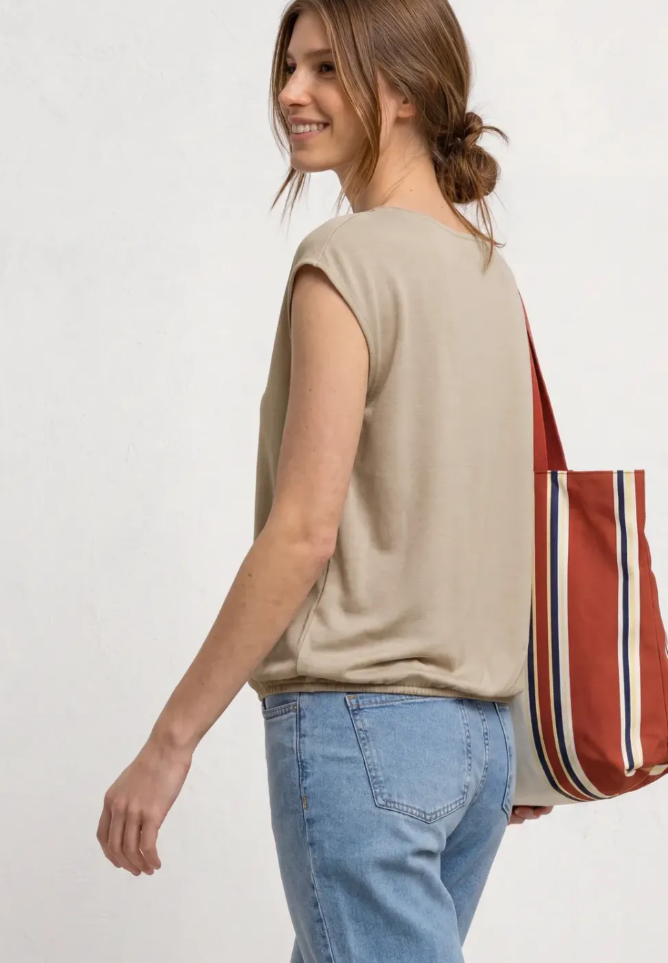 Dropped Shoulder Shirt mit U-Boot-Ausschnitt