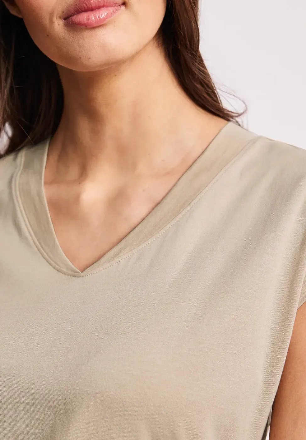 Dropped Shoulder Shirt mit V-Neck