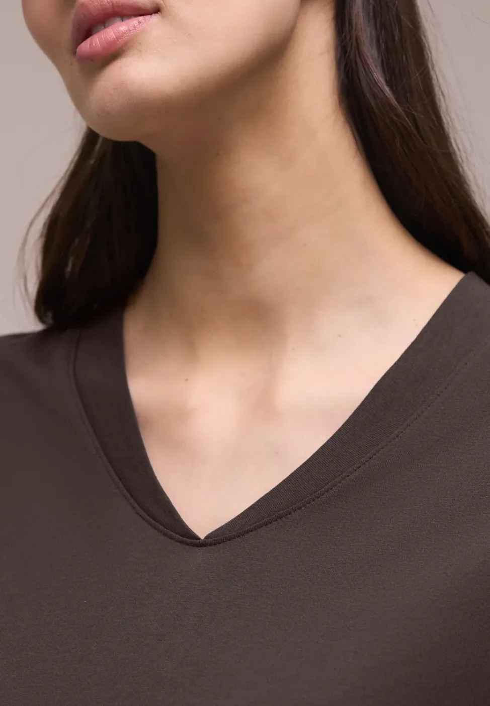 Dropped Shoulder Shirt mit V-Neck