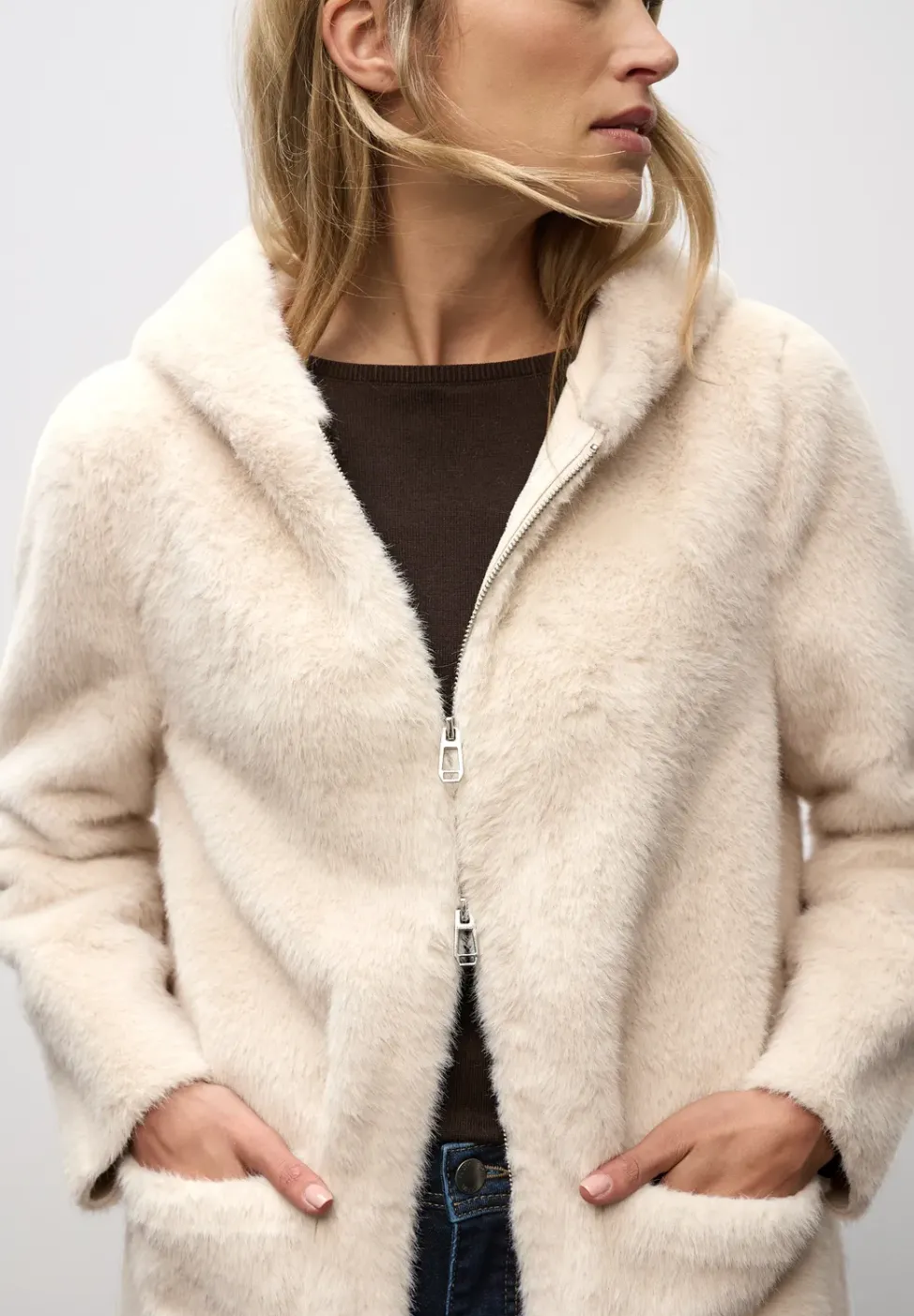 Fake Fur Mantel mit Kapuze