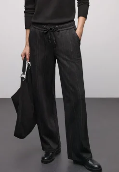Fishbone Jacquard Hose