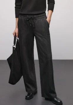 Fishbone Jacquard Hose