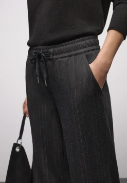 Fishbone Jacquard Hose