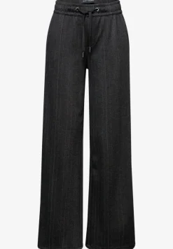 Fishbone Jacquard Hose