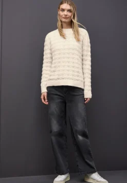Flauschiger Strukturpullover
