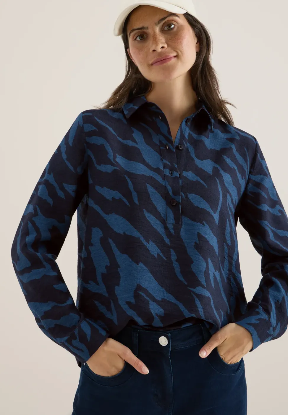 Gemusterte Bluse