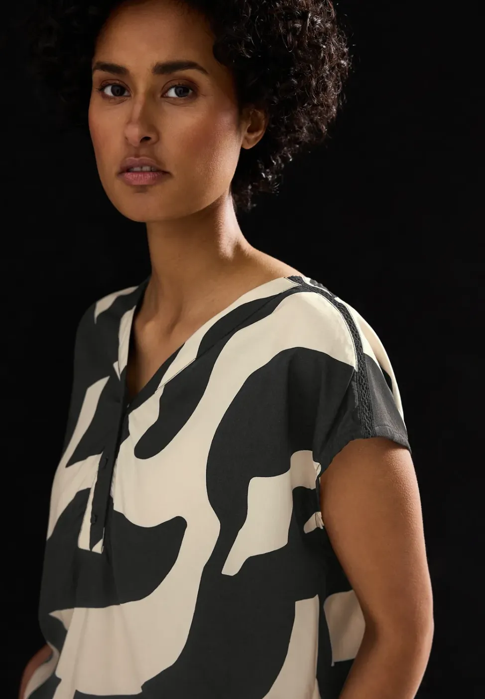 Gemusterte Bluse