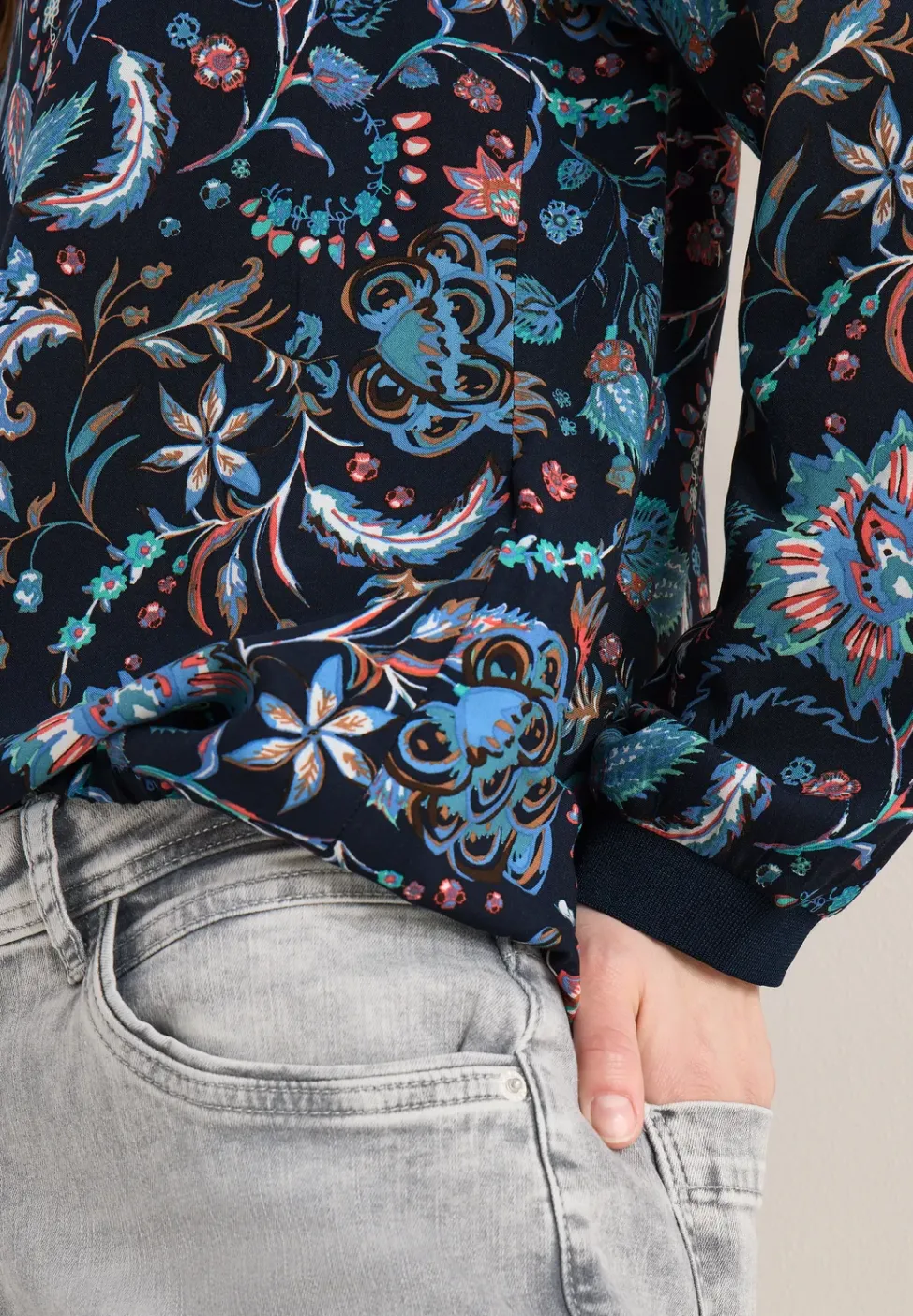 Gemusterte Bluse