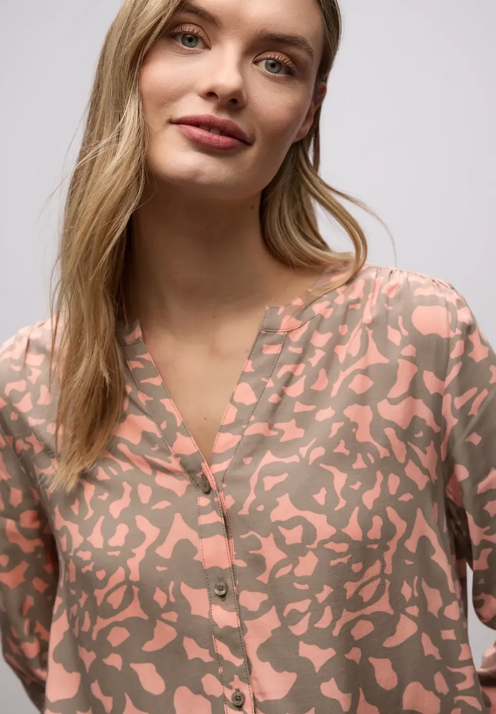 Gemusterte Bluse