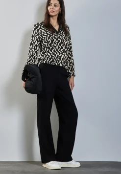 Gemusterte Bluse