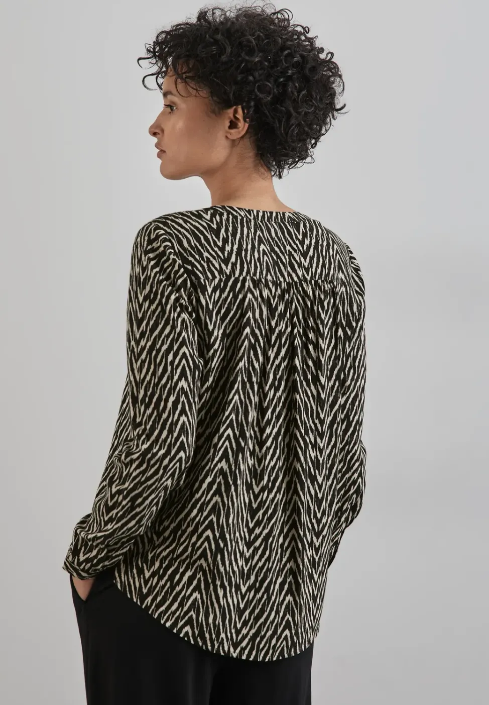 Gemusterte Bluse