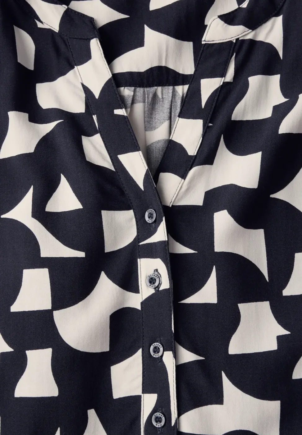 Gemusterte Bluse