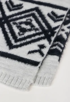 Gemusterter Strickschal