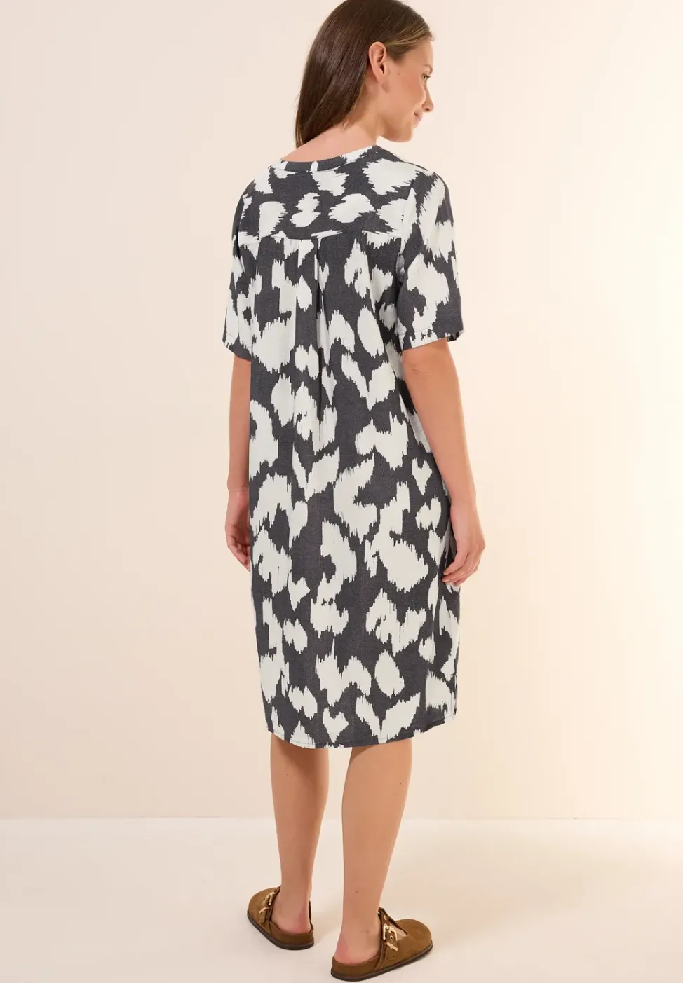 Gemustertes Kleid