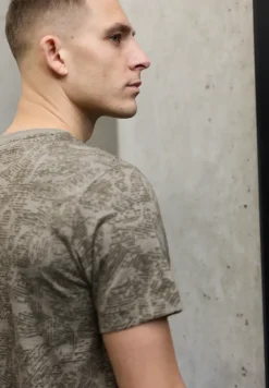 Gemustertes T-Shirt