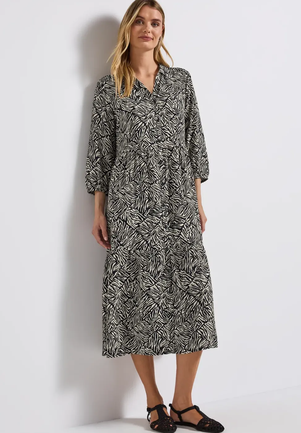 Gemustertes Volant-Kleid