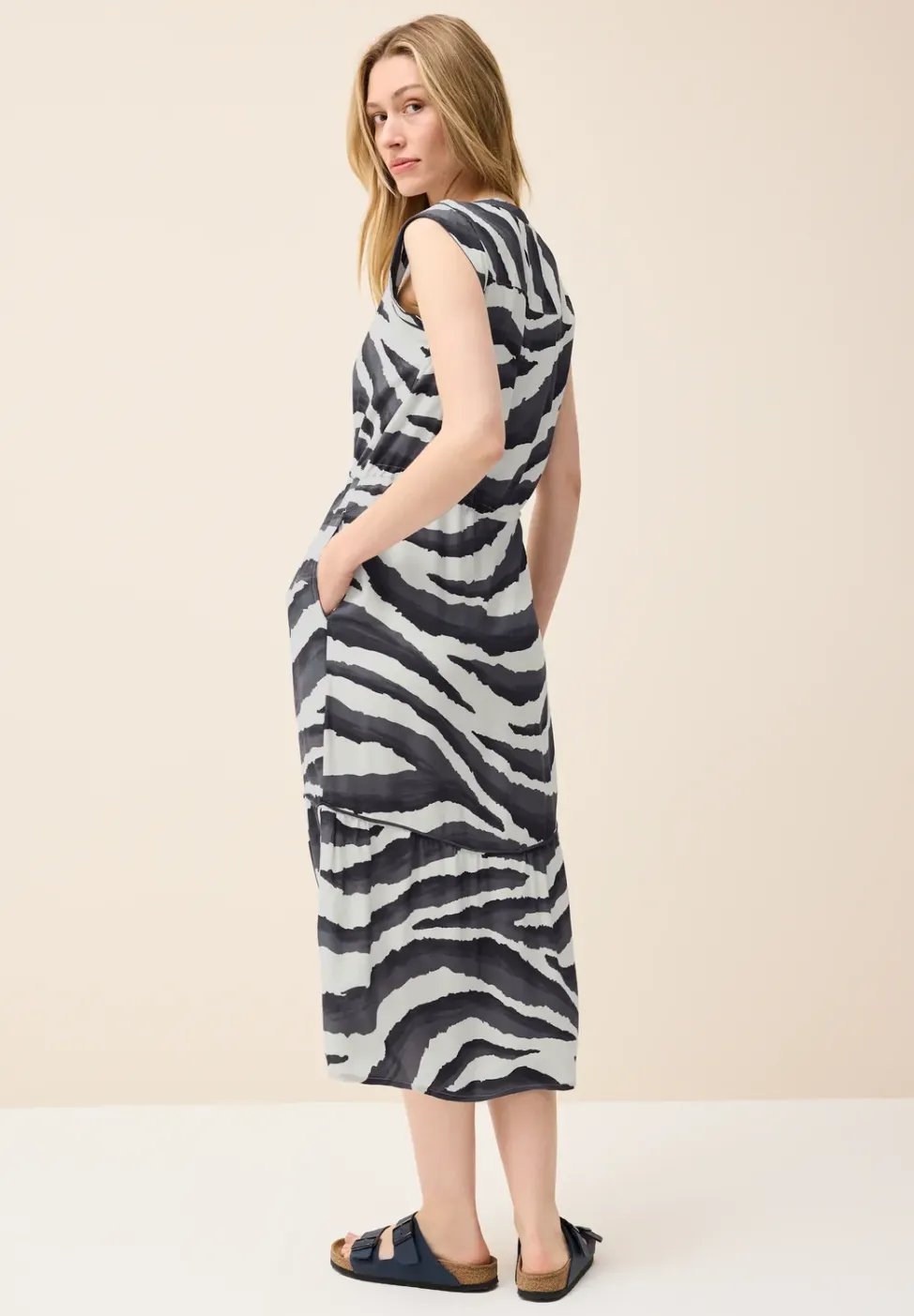 Gemustertes Volant-Kleid