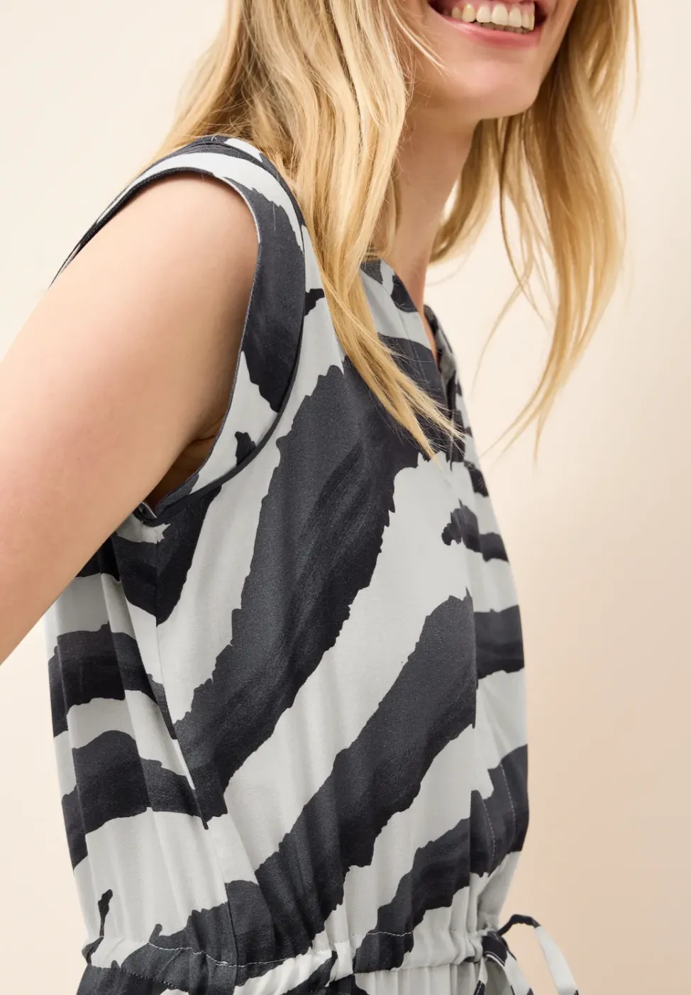 Gemustertes Volant-Kleid