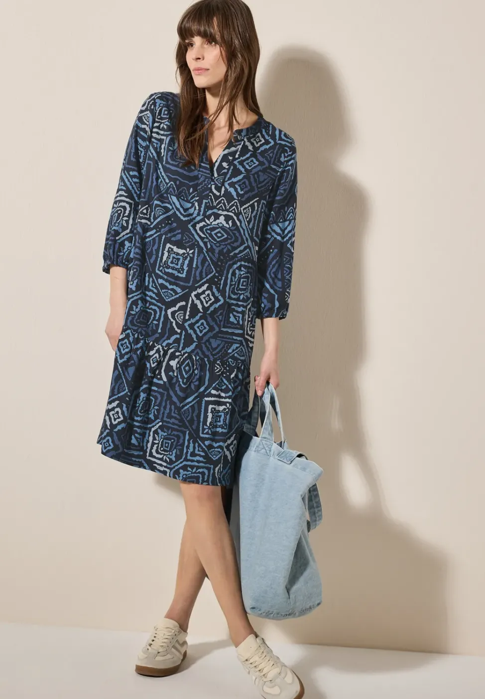 Gemustertes Volant-Kleid